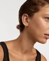 Aros de plata bañada en oro adornados con circonitas cúbicas multicolor.