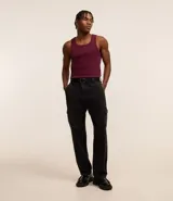 Pantalón baggy de jean negro con bolsillos cargo laterales y detalles con lavado efecto desteñido.