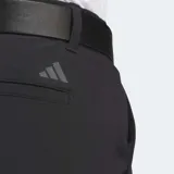 Pantalón de golf Adidas Ultimate365 con corte tapered, color negro, con tecnología de elasticidad en cuatro direcciones y acabado repelente al agua.