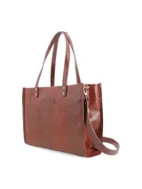 Cartera tipo tote de cuero sintético negro con textura de cocodrilo, doble asa de mano y correa bandolera extraíble.