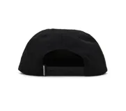 Gorro negro de cinco paneles con visera plana, logo de Independent bordado en amarillo en el frente y cordón amarillo sobre la visera.