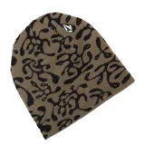 Gorro de lana color marrón con estampado abstracto en negro.