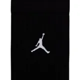 Pack de tres pares de medias Jordan de caña media, con tecnología Dri-FIT, amortiguación en la planta del pie y logo Jumpman tejido en el lateral. Un par es negro, otro blanco y el tercero rojo.