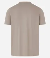 Remera slim de manga corta color salmón, de punto medio, sin estampado y cuello redondo.