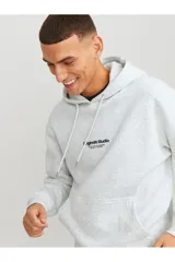 Canguro gris melange de manga larga con capucha, corte relajado y bolsillo tipo canguro. Estampado en relieve con efecto tridimensional.