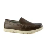 Zapato casual Hi-Tec Erik de cuero color marrón con cordones y suela de goma color crema.