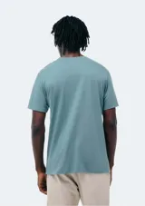 Camiseta básica de manga corta, cuello redondo y calce regular, color rojo jaspeado.