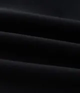 Pantalón deportivo de hombre color beige, liso, con ajuste elástico en la cintura y bolsillos laterales.