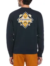 Buzo de hombre azul marino de corte clásico con cuello redondo, puños y cintura acanalados. Presenta un logo bordado en el pecho y la inscripción "Original Penguin" en amarillo a lo largo de la manga.
