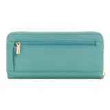 Billetera Guess Laurel color turquesa, con textura y logo metálico frontal. Tiene cierre perimetral, ranuras para tarjetas, compartimento para billetes y monedero con cierre.