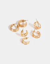 Set de aros argolla de metal dorado con diferentes formas y tamaños.