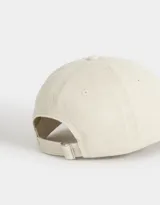 Gorra de denim color gris con bordado frontal de la palabra "Cannes" y "France" en blanco.