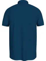 Chomba azul de Tommy Hilfiger, corte regular, con cuello tipo chomba, cartera de dos botones, diseño de rayas y logo bordado en el pecho.