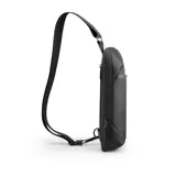 Bandolera negra de poliéster y simil cuero, con diseño ultrafino y ligero. Cuenta con correas reforzadas para uso izquierdo o derecho, bolsillo delantero con velcro, bolsillo trasero antirobo con cierre y espacio para tablets de hasta 7 pulgadas.