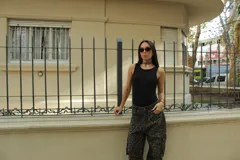 Body negro sin mangas con cuello redondo.