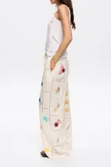 Pantalón de corte recto color crema con bordados florales multicolores.