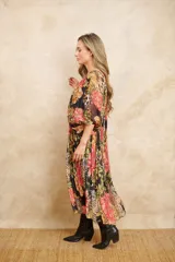 Vestido midi con estampado floral y animal print, escote en V profundo y mangas abullonadas.