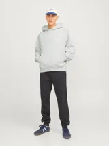 Hoodie gris claro melange de manga larga con capucha, bolsillo canguro y calce holgado.