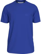 Remera azul de algodón con cuello redondo y logo Calvin Klein Jeans bordado en el pecho.
