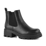 Botas Chelsea negras de cuero sintético con elástico lateral, caña baja, suela track y taco bajo cuadrado.