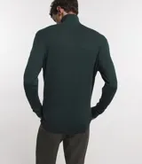 Buzo de viscosa color verde oscuro, corte slim, manga larga y cuello alto.