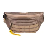 Riñonera unisex marca Caterpillar (CAT) color negro, con logo blanco estampado en el frente. Tiene un compartimento principal con cierre de cremallera, un bolsillo frontal con cremallera, un bolsillo trasero con cremallera y un bolsillo interior con cremallera.