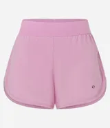 Short deportivo negro, modelo runner, con cintura elástica y calza interior.