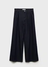 Pantalón de jeans ancho (wideleg) de tiro medio, color azul oscuro, con pinzas delanteras y cuatro bolsillos.