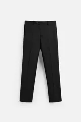 Pantalón de vestir negro de lana, corte regular fit, con bolsillos laterales y traseros con botón.