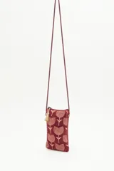 Bolso pequeño tipo cartera porta celular confeccionado en terciopelo color borgoña, con diseño bordado de tulipanes dorados. Tiene acceso superior con cierre y tirante en hilo metalizado, más cordón largo que permite colgarlo al cuerpo.
