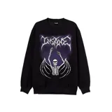 Buzo negro de algodón y poliéster con cuello redondo, puños y cintura acanalados. Estampado frontal con el logo de la marca en tipografía gótica y una calavera alada.
