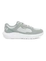Championes Under Armour Charged Versurge color gris con detalles en blanco.