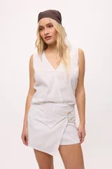 Bandana de satén color amarillo.