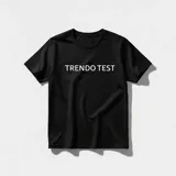 Remera negra de cuello redondo y manga corta con la inscripción "Trendo Test" en color blanco en el centro del pecho.
