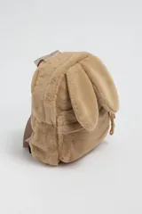 Mochila de poliéster color beige con textura de piel sintética y orejas decorativas.
