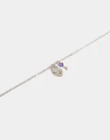 Cadena dorada con dije de candado en forma de corazón y llave con corazón lila.