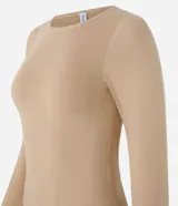 Blusa color beige de jacquard con cuello redondo y mangas largas.