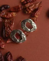 Aros colgantes de bronce y alpaca con pernos y cierres mariposa de plata 925.