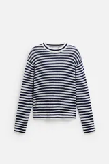 Jersey de punto con rayas horizontales en azul marino y blanco, cuello redondo y manga larga.
