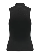 Top de punto negro con cuello alto, sin mangas y ajuste ceñido al cuerpo.