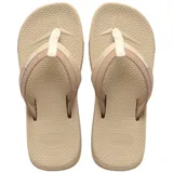 Ojotas Havaianas Track Plus color beige con tiras de tela color crema y beige.