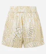 Short de cintura alta color crema con estampado abstracto dorado, cintura elástica y superposición delantera.