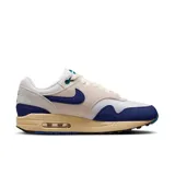 Championes Nike Air Max 1 de hombre, color blanco, azul y beige con detalles en verde.