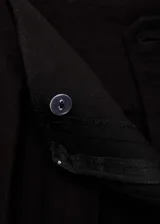 Pantalón negro de corte ancho con tablas, tejido fluido y largo hasta el tobillo.