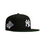 Gorro New Era 59FIFTY de los New York Yankees, color negro, con logo del equipo bordado en blanco en el frente y parche conmemorativo del campeonato de la Serie Mundial de 1996 en el lateral.