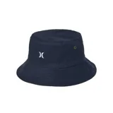 Gorra tipo bucket color azul marino con logo blanco bordado en la parte frontal.