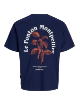 Remera azul marino de algodón con cuello redondo y corte holgado. Estampa en la espalda con diseño de planta en color naranja y texto en blanco.