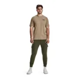 Remera celeste de Under Armour, corte clásico, mangas cortas y logo estampado en el pecho.