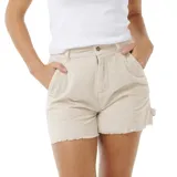 Bermuda de corduroy beige con corte ajustado y detalles deshilachados en los bordes.