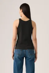 Musculosa negra de algodón con cuello redondo y sisas anchas.